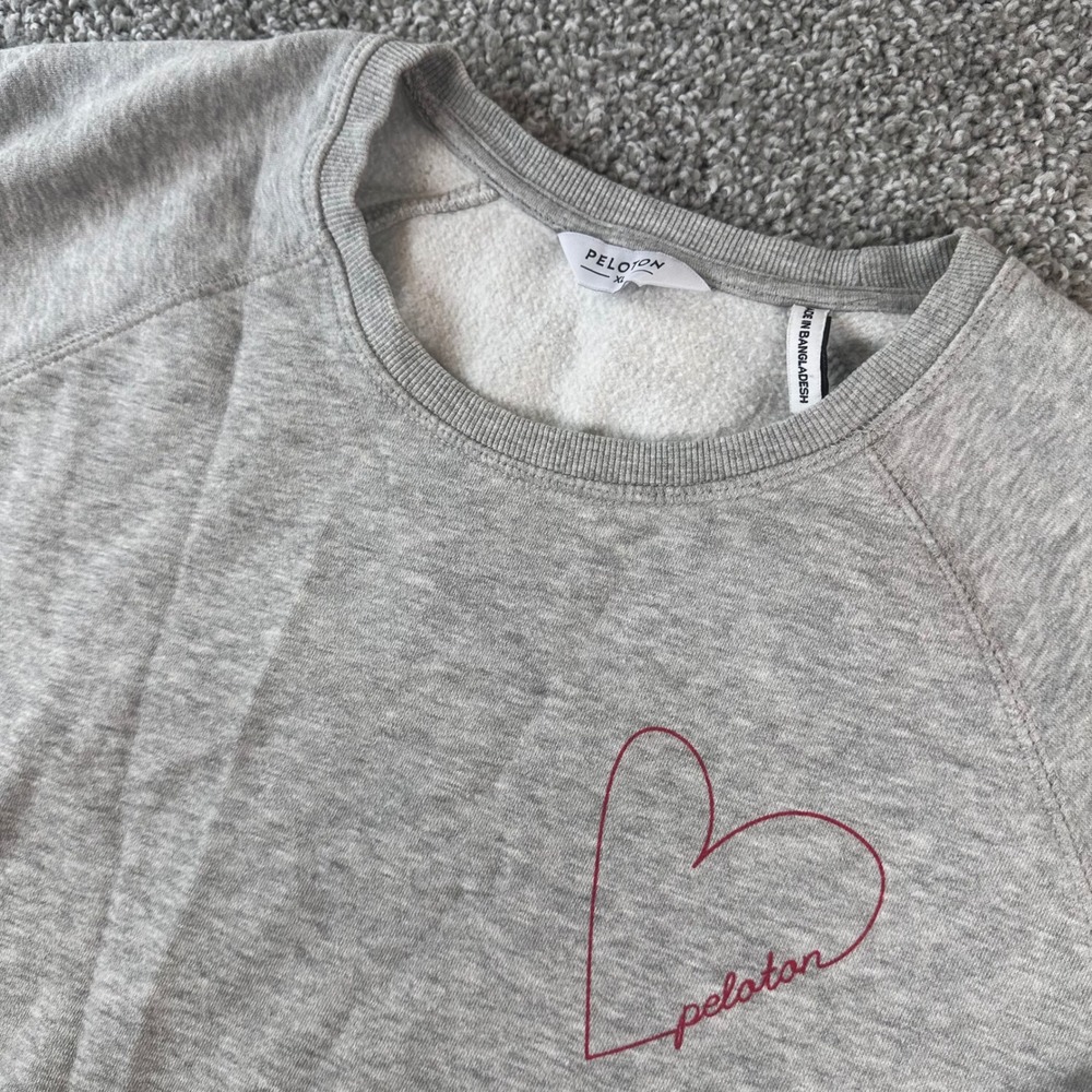 Peloton Sweatshirt Womens XL Gray Ride Sweat Love Graphic Heart Crewneck Raglan